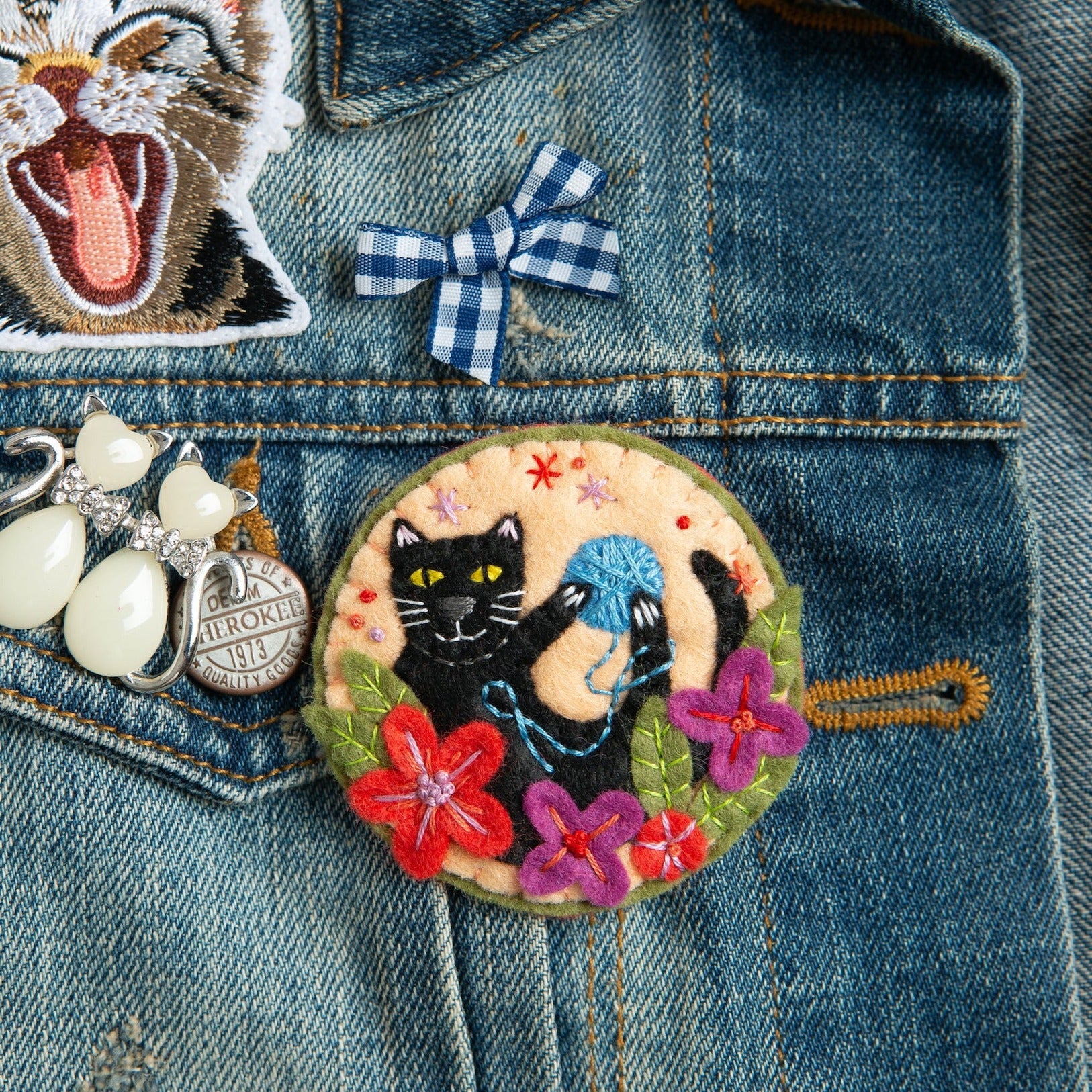 Hawthorn Handmade - Black Cat Embroidery Kit