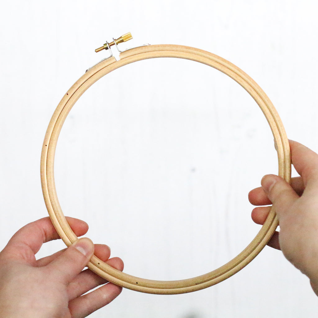 Nurge Wood Effect Flexi Embroidery Hoop 9.5cm S – Hawthorn Handmade