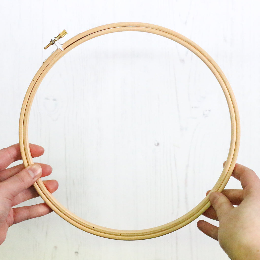 Nurge Wood Effect Flexi Embroidery Hoop 13.5 cm M – Hawthorn Handmade