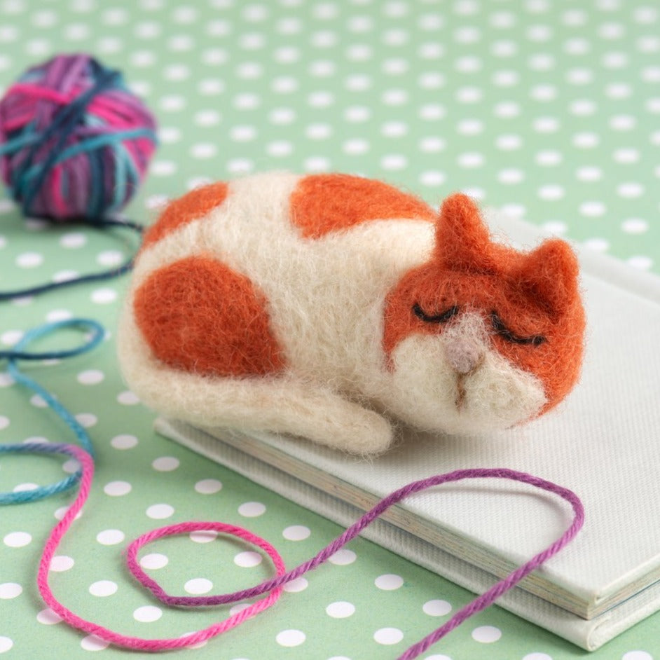 Making Simple Needle Felts: 40 Inspiring Seasonal Projects [Book]